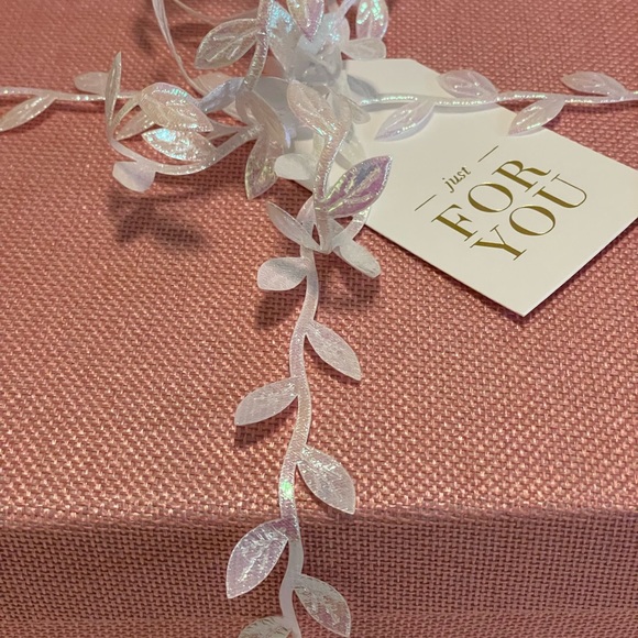 Beautiful Sugar Paper Selection: Trinket Large Tray, Note Pad and Dotted Pen. - Picture 2 of 9